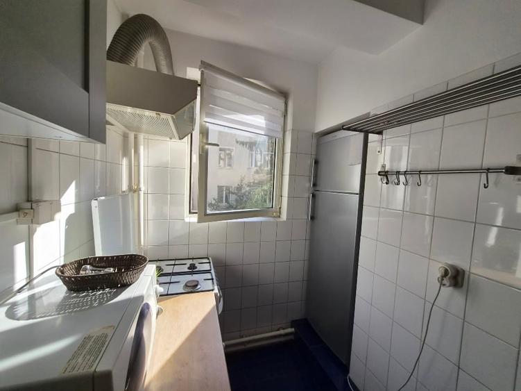 Apartament cu 2 camere semidecomandat, mobilat în Barbu Văcărescu