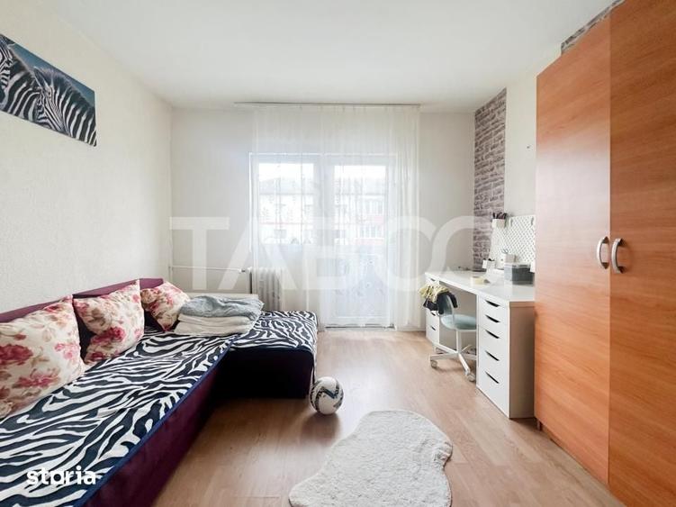 Apartament cu 3 camere semidecomandat în Gruia