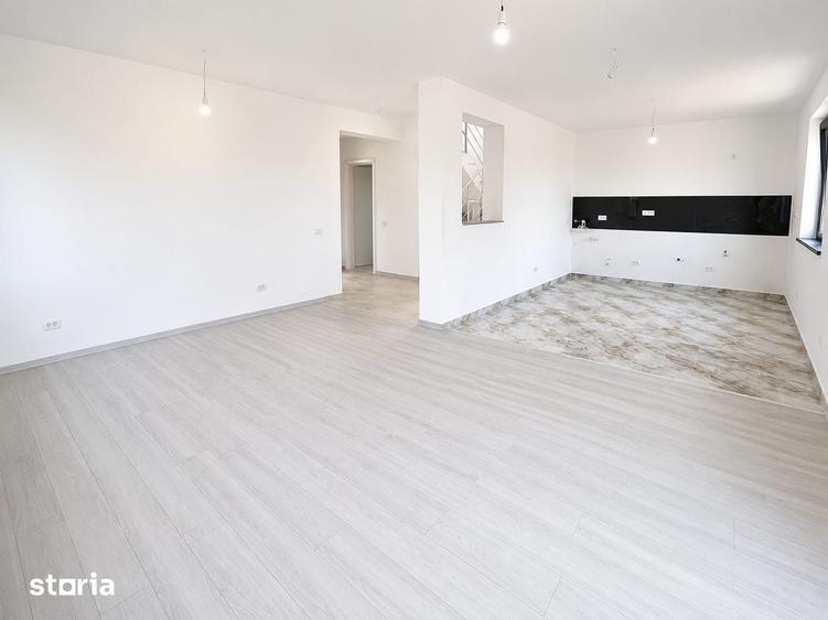 Casă cu 5 camere cu Teren 400 Mp în Domnești