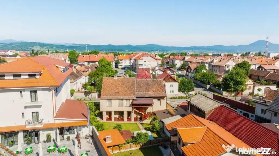 Casă cu 6 camere cu Teren 700 Mp în Ultracentral