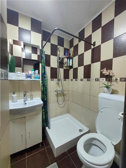 Apartament cu 4 camere semidecomandat, mobilat în Confecții