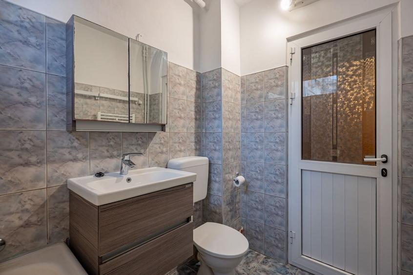 Apartament cu 2 camere semidecomandat, mobilat în Tomis Nord