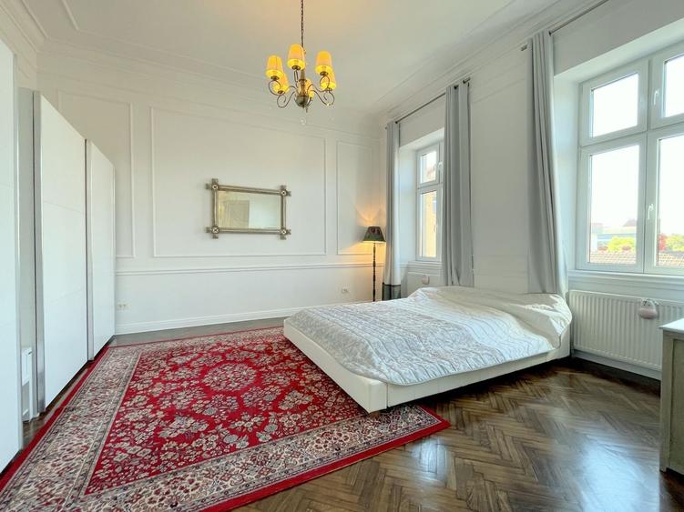 Apartament cu 3 camere semidecomandat, mobilat în Central