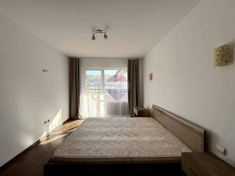 Apartament cu 3 camere semidecomandat, mobilat în Florești