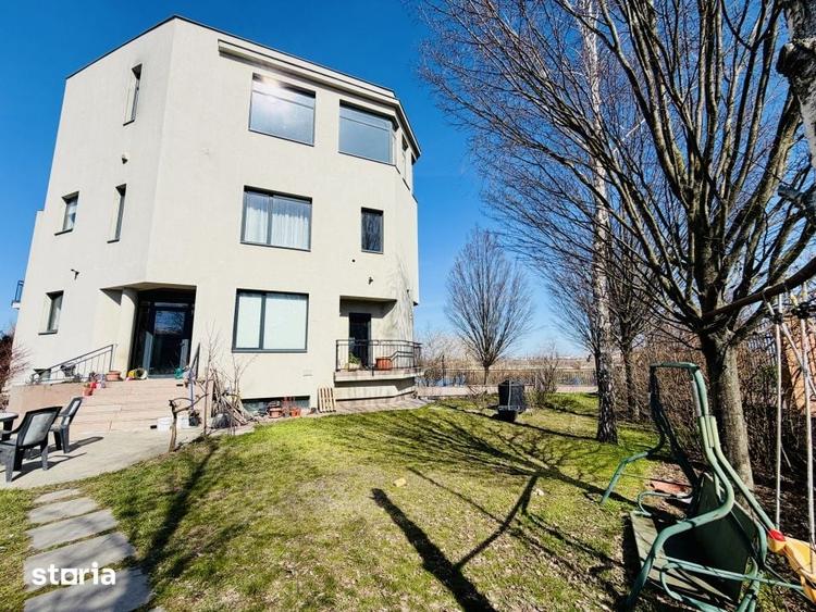 Casă cu 8 camere cu Teren 550 Mp în Chiajna