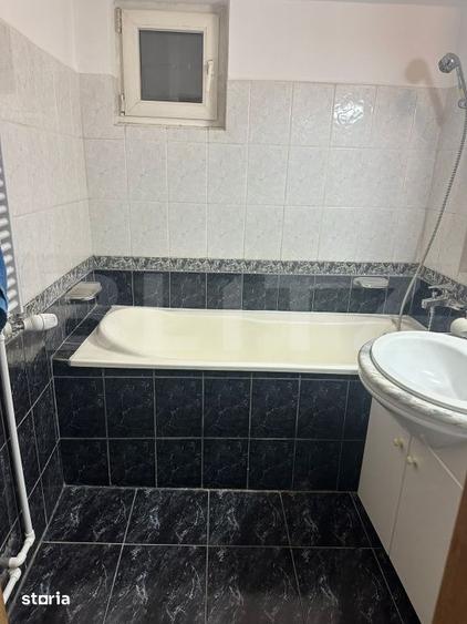 Apartament cu 4 camere semidecomandat în Calea București