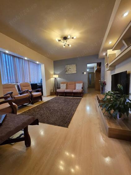 Apartament cu 3 camere semidecomandat în Govândari