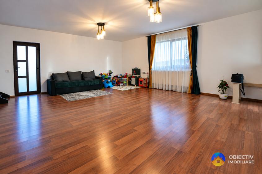 Casă individuală cu 4 camere cu Teren 682 Mp în Dobreni