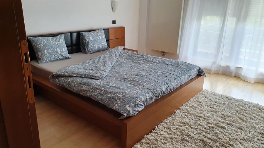 Apartament cu 3 camere în Aviatorilor