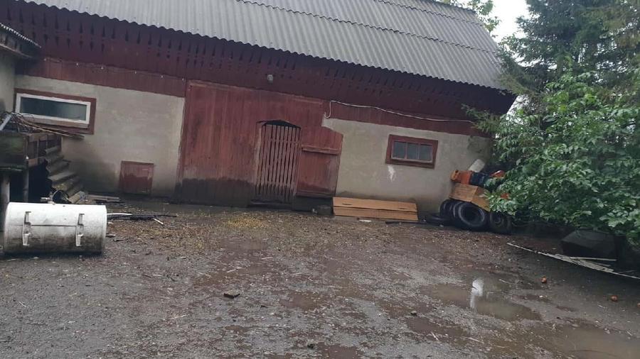 Casă individuală cu 10 camere cu Teren 1800 Mp în Vadu Moldovei