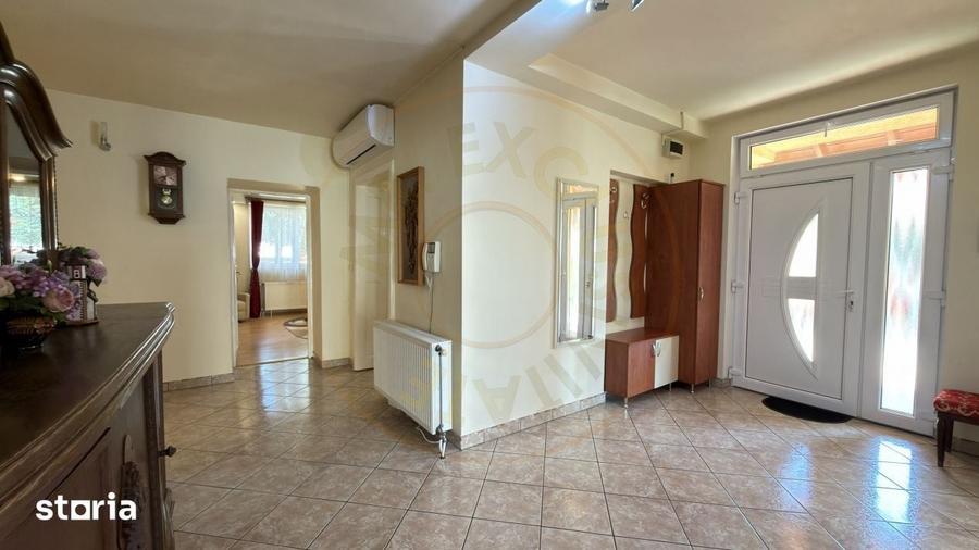 Casă cu 4 camere decomandat cu Teren 1036 Mp în Central