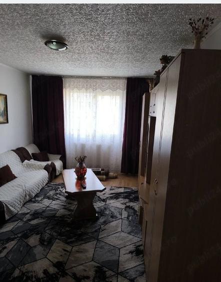 Apartament cu 3 camere semidecomandat în Noua