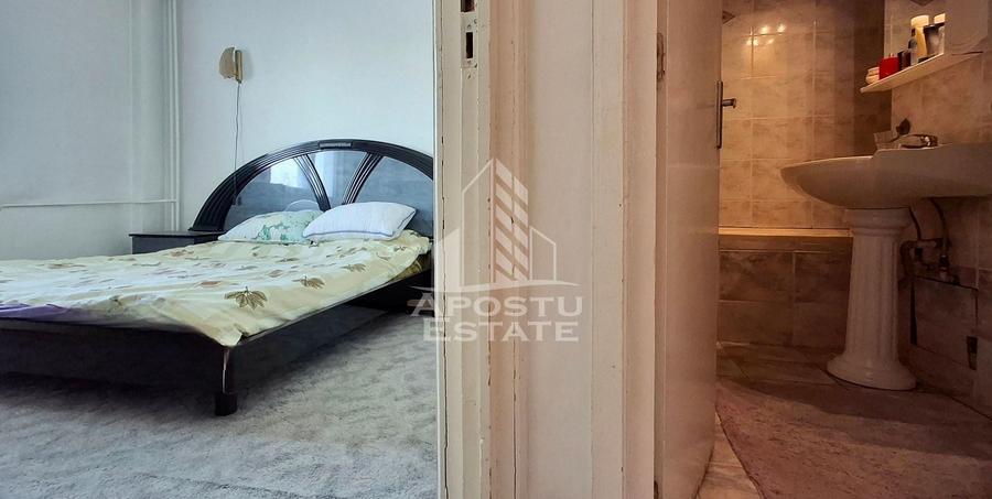 Apartament cu 4 camere semidecomandat, mobilat în Micălaca