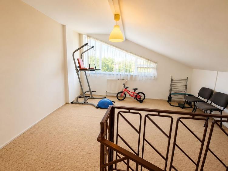 Duplex cu 5 camere cu Canalizare în Giulești Sârbi