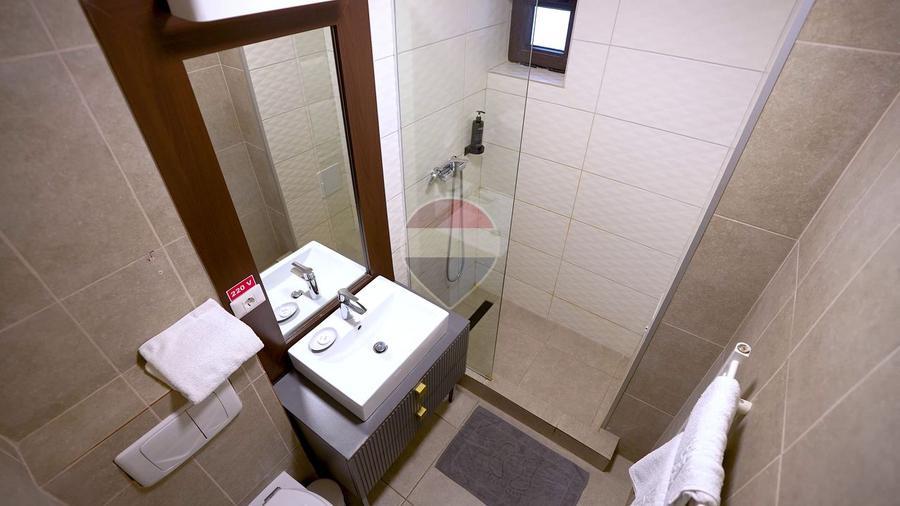 Casă individuală cu 12 camere cu Teren 212 Mp în Calea Călărașilor
