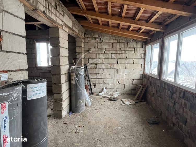 Casă cu 5 camere decomandat cu Teren 1000 Mp în Sântandrei