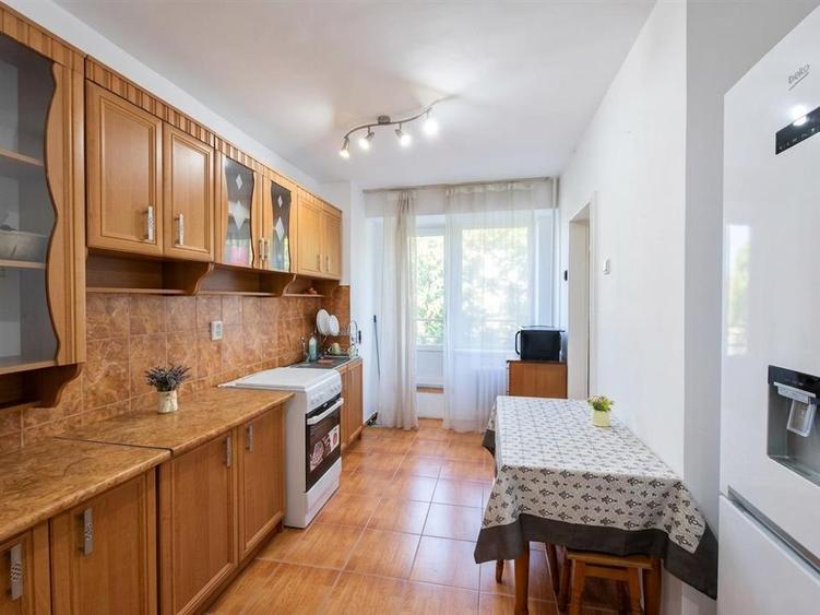 Apartament cu 3 camere semidecomandat în Cantemir