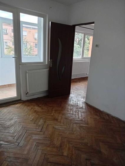 Apartament cu 2 camere semidecomandat în Est