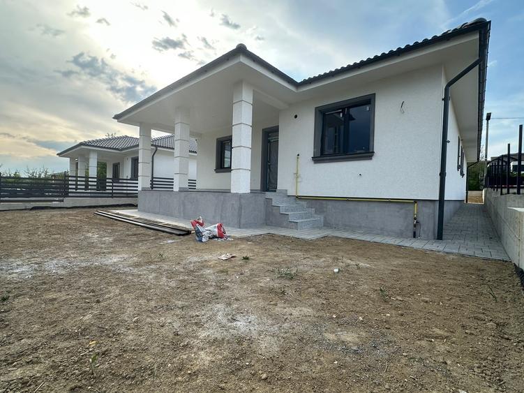Casă individuală cu 4 camere cu Teren 470 Mp în Centura