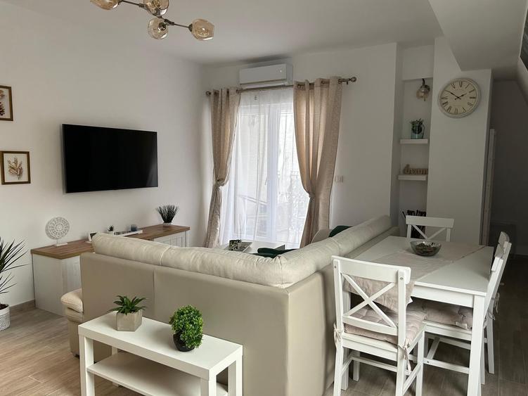 Apartament cu 2 camere decomandat în Central