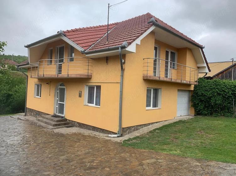 Casă cu 4 camere cu Teren 500 Mp în Central