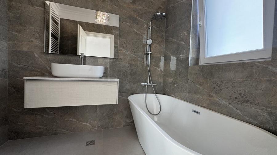 Apartament cu 3 camere decomandat în Bucur Obor