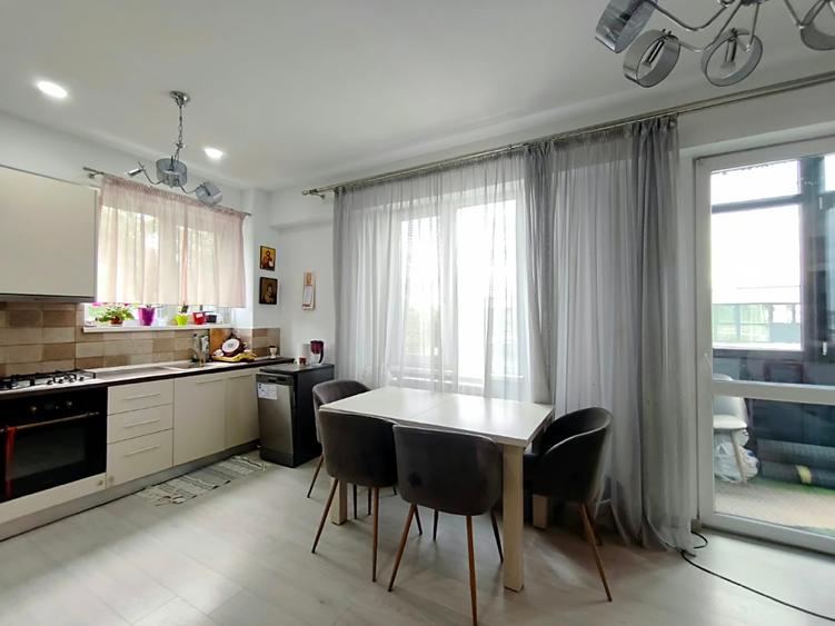 Apartament cu 3 camere decomandat în Central