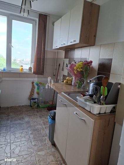 Apartament cu 3 camere semidecomandat în Central