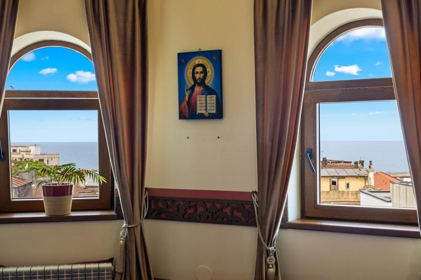 Apartament cu 4 camere decomandat, mobilat în P-ța Ovidiu
