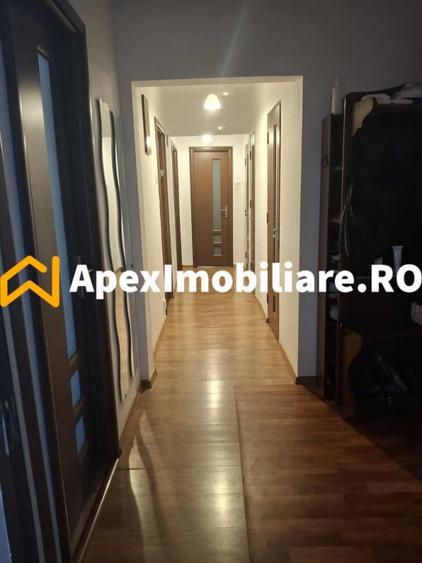 Apartament cu 3 camere decomandat în Colentina