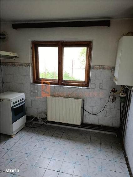 Casă cu 3 camere decomandat cu Teren 1378 Mp în Costești
