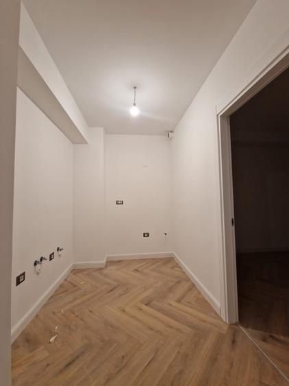 Apartament cu 3 camere semidecomandat în Pipera