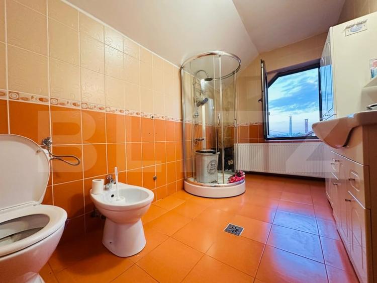 Casă individuală cu 6 camere cu Canalizare în Stupini