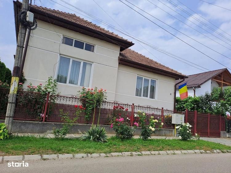 Casă cu 4 camere în Central