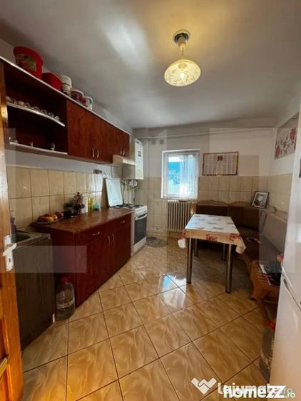 Apartament cu 3 camere decomandat, mobilat în Central