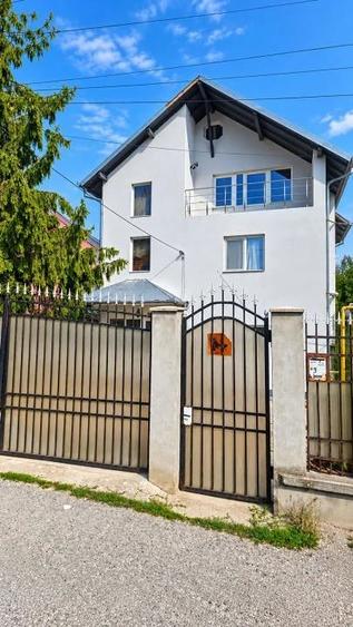 Casă cu 5 camere cu Teren 219 Mp în Trivale