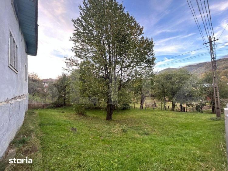 Casă cu 4 camere cu Teren 2000 Mp în Central