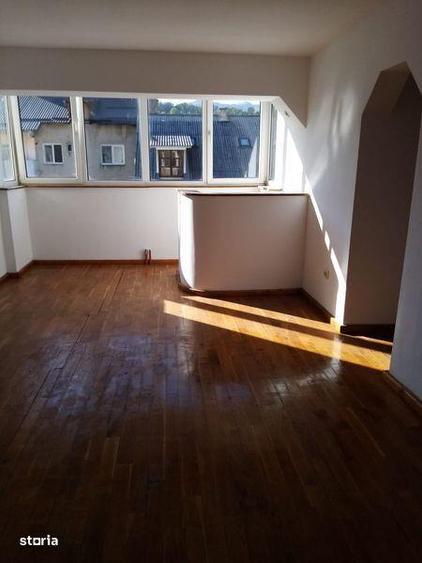 Apartament cu 4 camere în Central