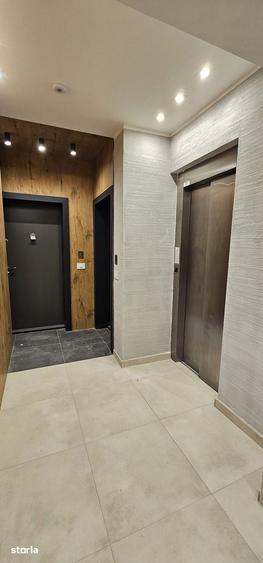 Apartament cu 3 camere decomandat în Tractorul