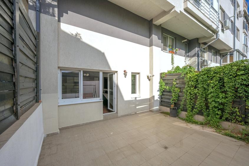 Apartament cu 3 camere decomandat în Titan