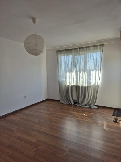 Apartament cu 3 camere decomandat în Soarelui