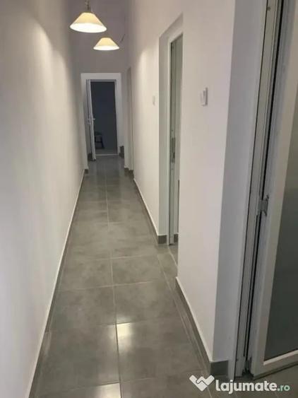Casă cu 9 camere cu Teren 212 Mp în Dacia