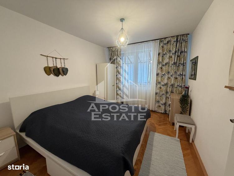 Apartament cu 3 camere, mobilat în Central