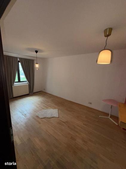 Apartament cu 4 camere în Crângași