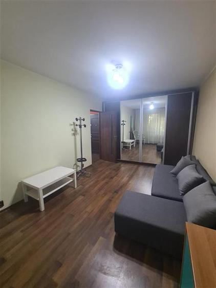 Apartament cu 2 camere decomandat, mobilat în Tei