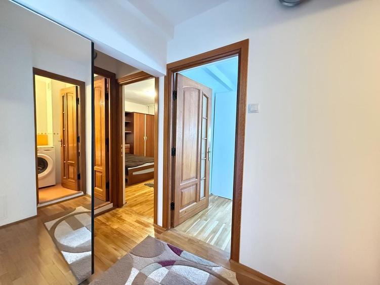 Apartament cu 3 camere decomandat, mobilat în Nerva Traian