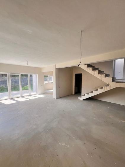 Casă cu 4 camere cu Teren 164 Mp în Dâmbul Rotund