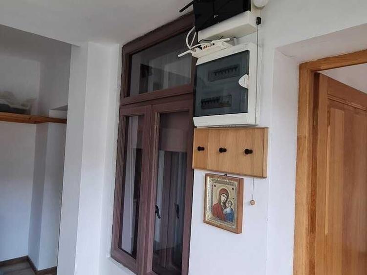 Casă cu 2 camere decomandat în Moșilor