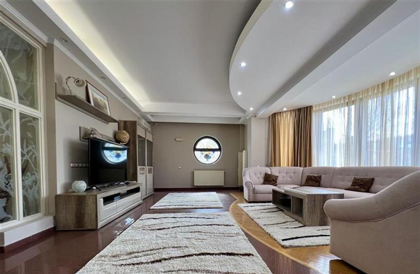 Apartament cu 3 camere semidecomandat, mobilat în Herăstrău