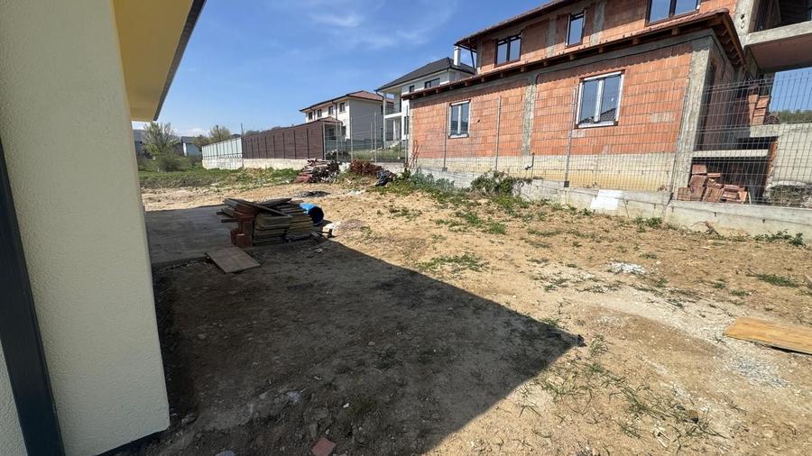 Casă individuală cu 4 camere cu Canalizare în Central